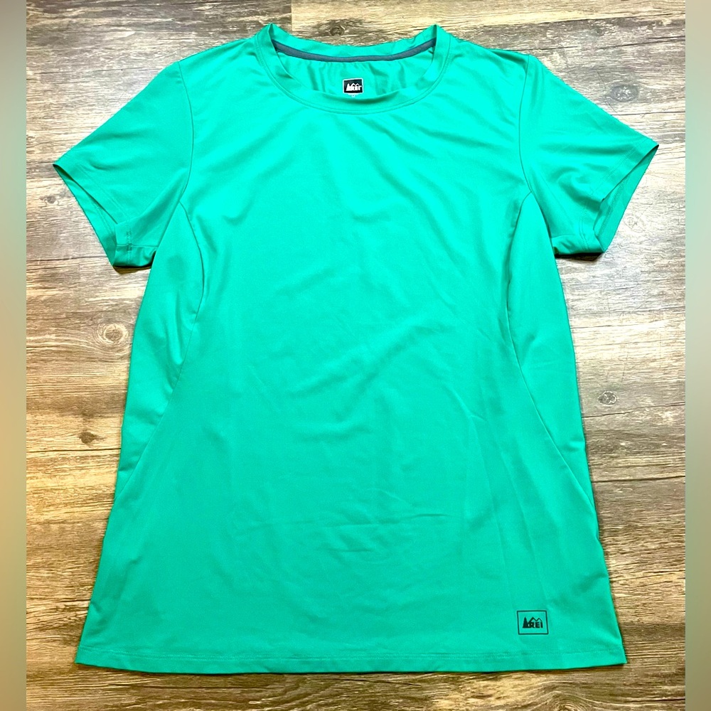 Ladies Size Medium. REI Brand. Short Sleeve Athletic Style Shirt. Teal. Euc